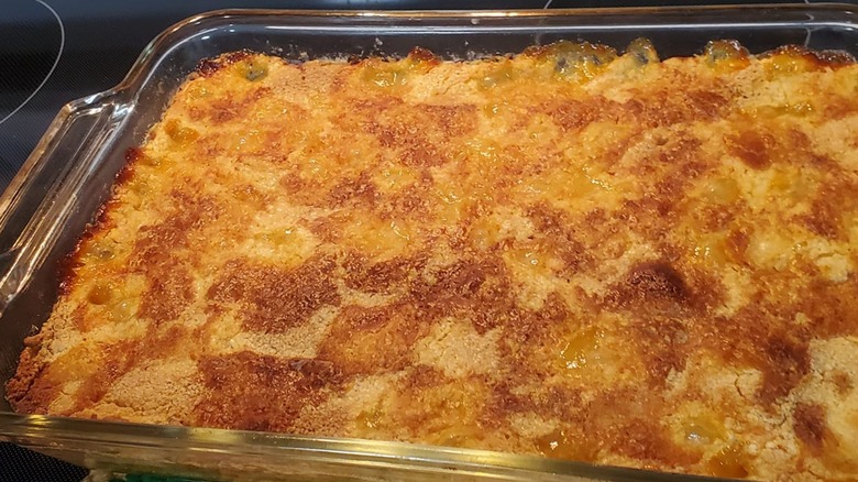 Home-made fruit cocktail dump cake