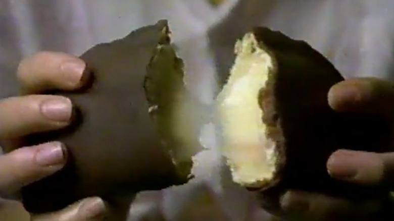 A still from the advert for Hostess Pudding Pies