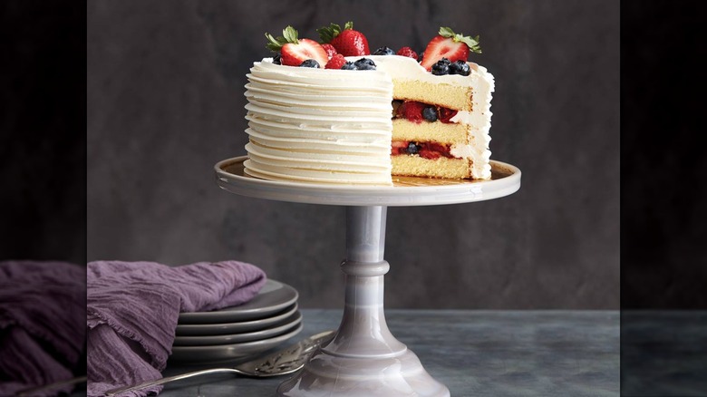 publix chantilly cake on cake stand