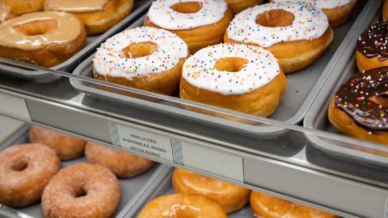 publix donuts in display case