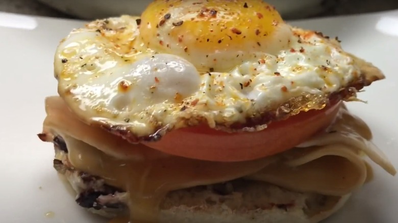 turkey breakfast sandwich with egg