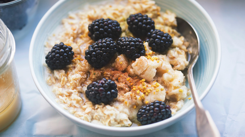 Porridge with blackberries