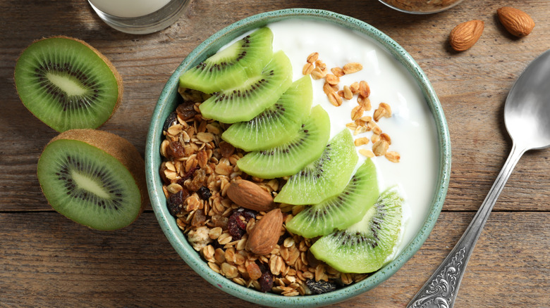 Breakfast granola with yogurt and sliced kiwi