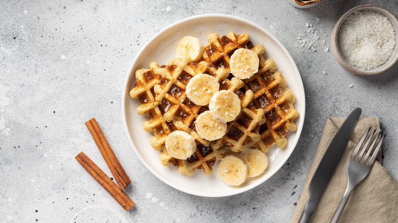 sliced bananas on waffles