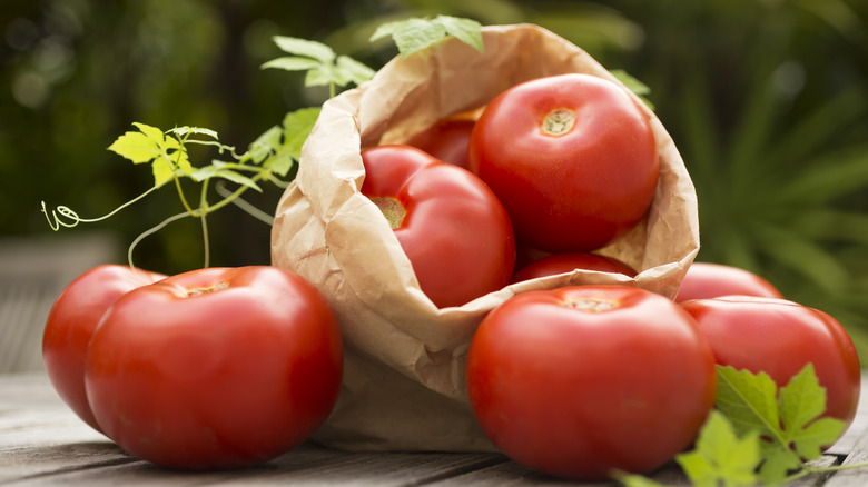 A pile of tomatoes