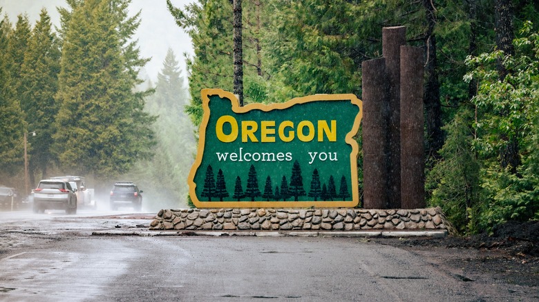 Oregon welcome sign
