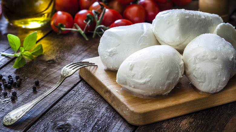 Balls of mozzarella with tomatoes