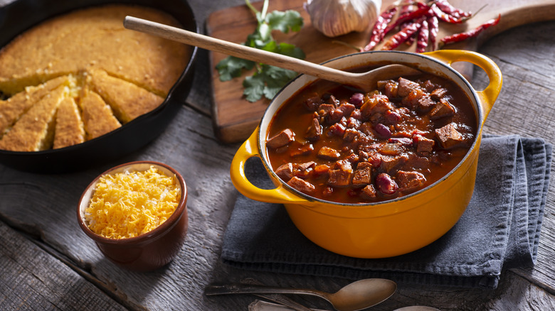 Chili and cornbread