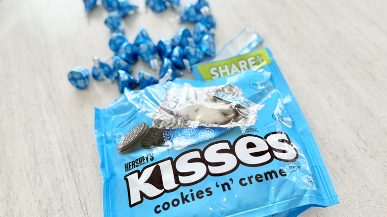 cookies 'n' creme kisses