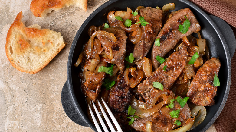 A dish of fried liver with onions