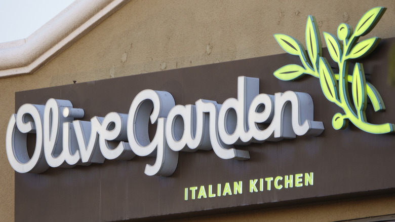 Olive Garden logo on an Arizona restaurant