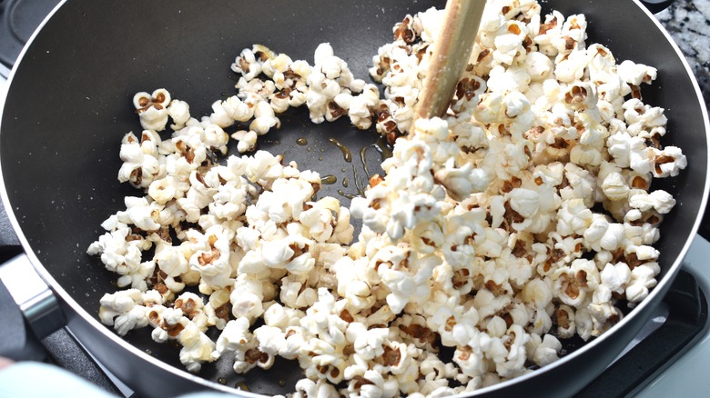 popcorn in pot