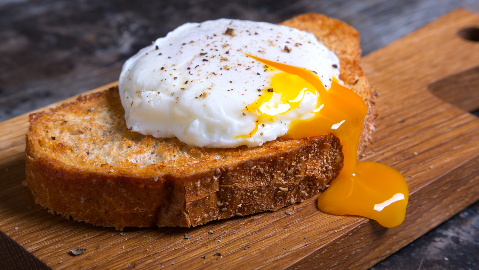 14 Common Mistakes You're Probably Making When Poaching Eggs,
According To The American Egg Board