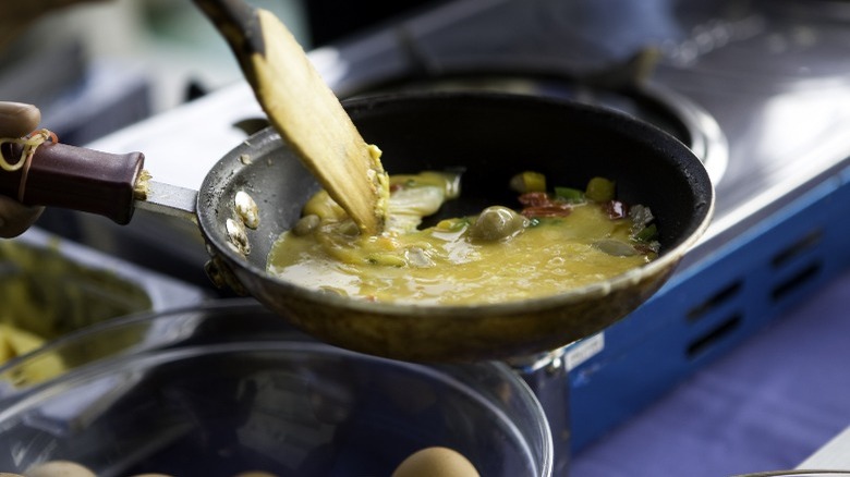 Scrambled eggs in pan