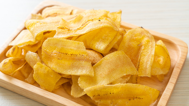 plate of banana chips