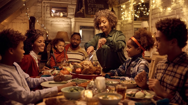family eating Thanksgiving dinner