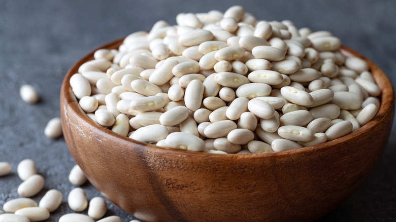 bowl of cannellini beans