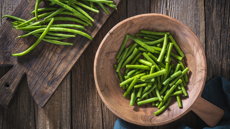 bowl of green beans