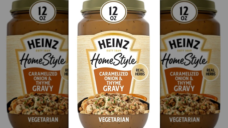 A jar of Heinz HomeStyle caramelized onion and thyme gravy