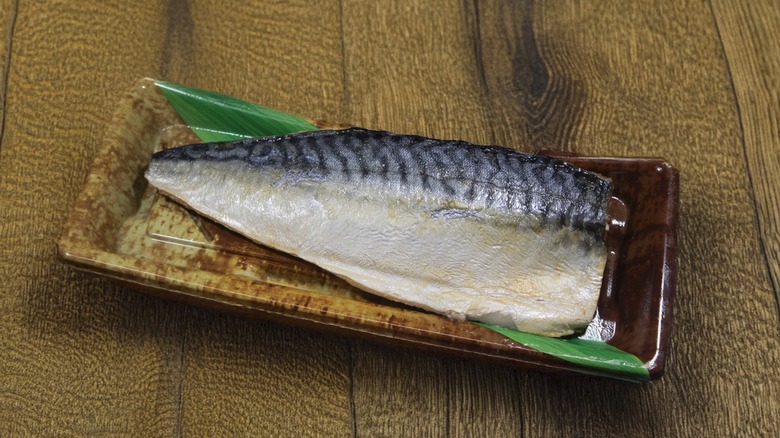 mackarel portion on ceramic plate