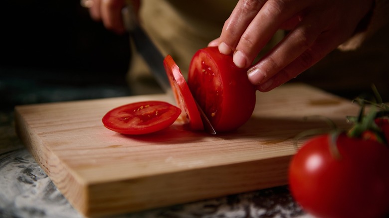 cutting slices of tomato
