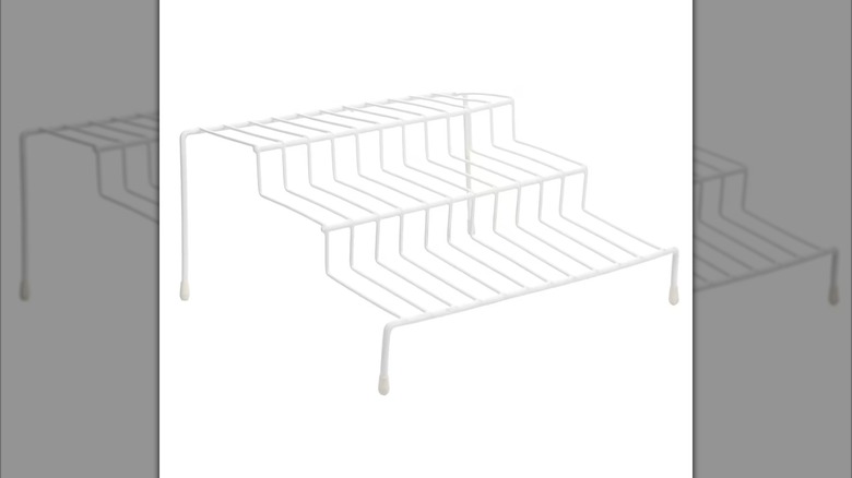 wire step rack with three levels
