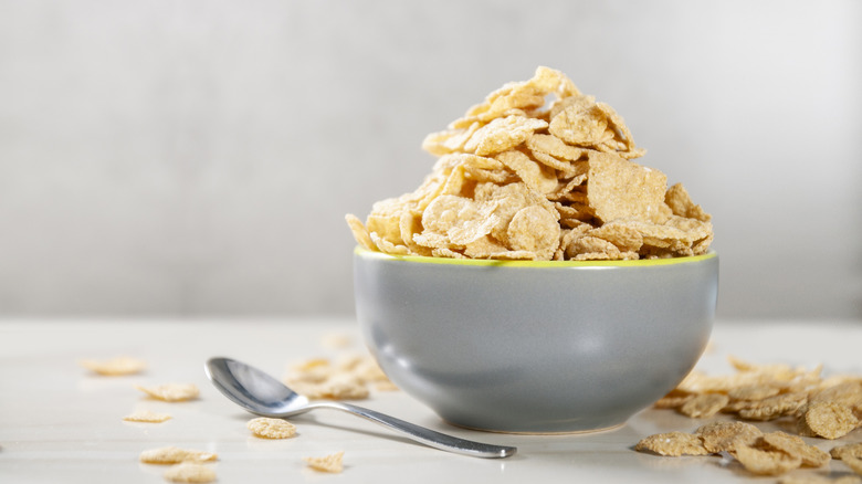 A bowl piled high with corn flakes