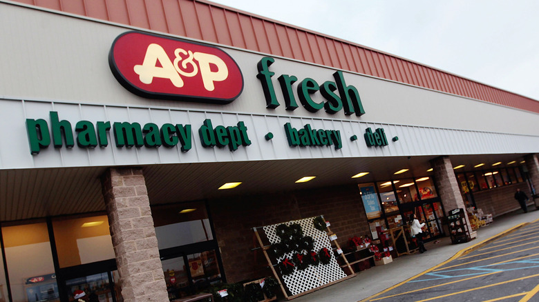 Outside an A&P supermarket in Jersey City in 2010