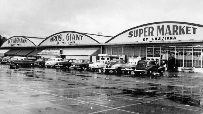 Outside a Louisiana Schwegmann Giant Super Market