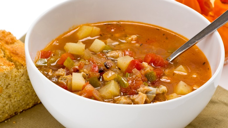 minorcan chowder in a bowl with cornbread