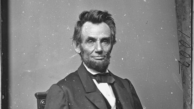 Black and white photo of president Abraham Lincoln