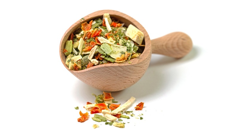 instant veggie soup mix in wooden vessel