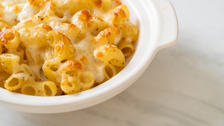 mac and cheese with crust of baked cheese