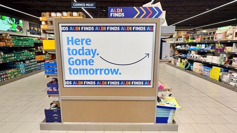 aldi finds sign advertising lto deals