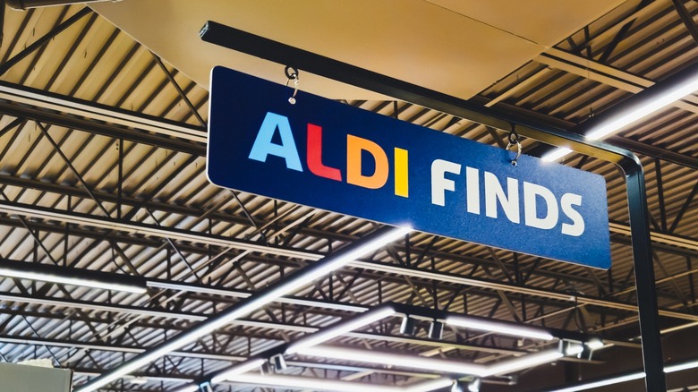 aldi finds sign in aldi store