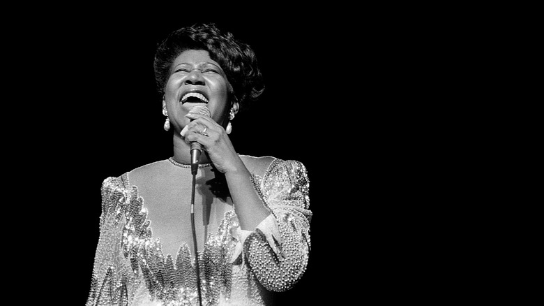 aretha franklin singing in black and white