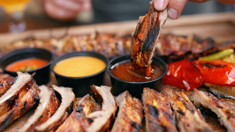 Grilled ribs dipped in sauce