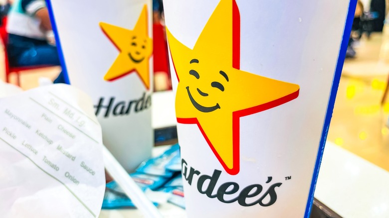 hardee's logo on fast food cups
