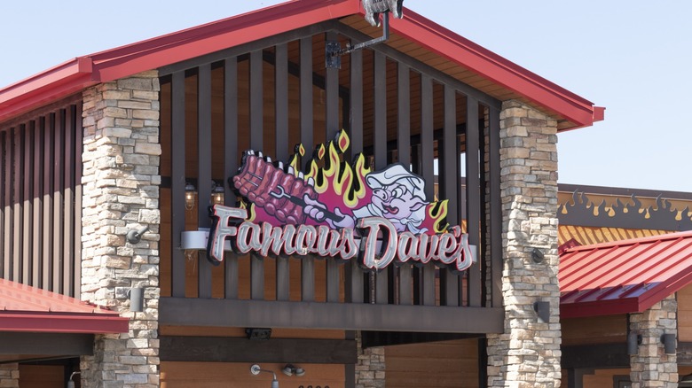exterior of famous dave's bbq restaurant