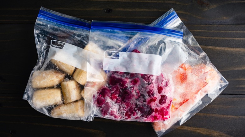 baggies of frozen fruit for smoothies