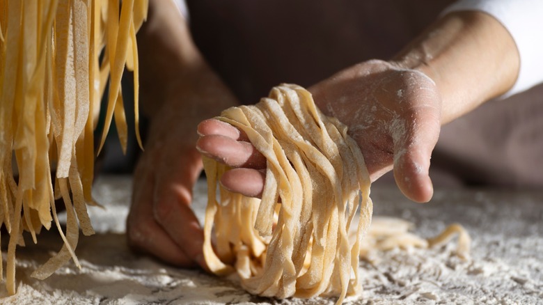 hands make fresh pasta
