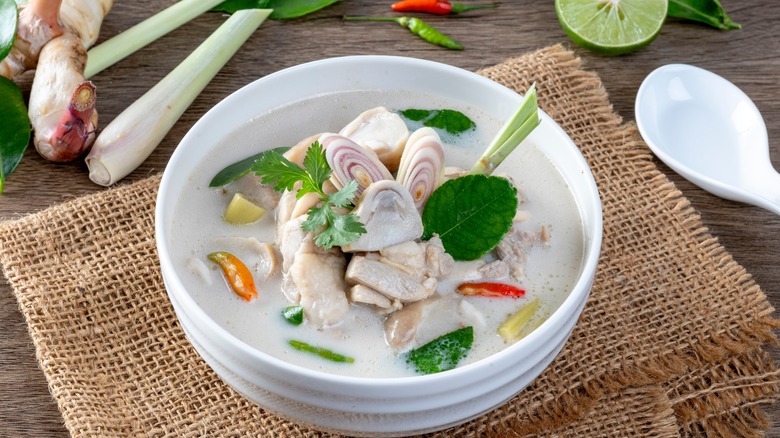 how of thai chicken soup with garnishes