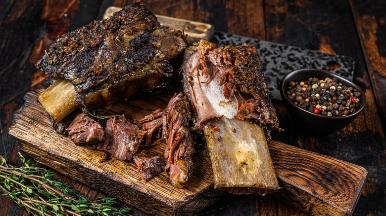 seasoned beef short ribs with herbs on wood