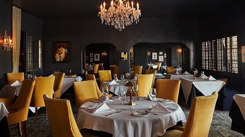 elegant dining room at melvyn's in palm springs