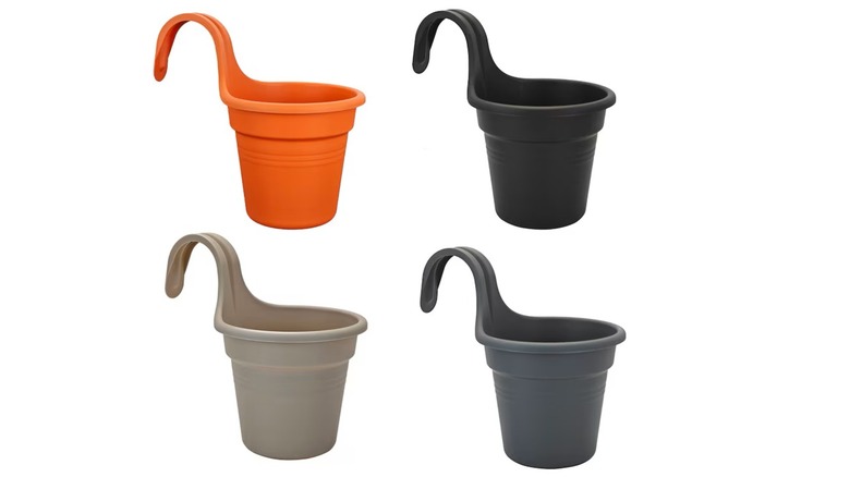 Garden Collection Round-Shaped Planter With Hook