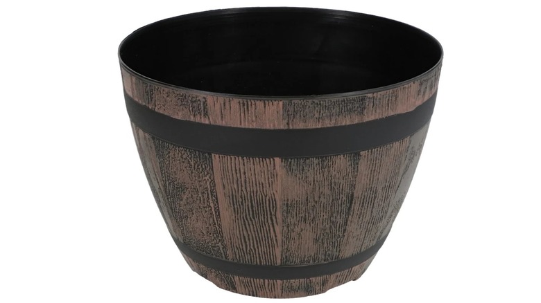 Garden Collection Round Whiskey Barrel Shaped Planter
