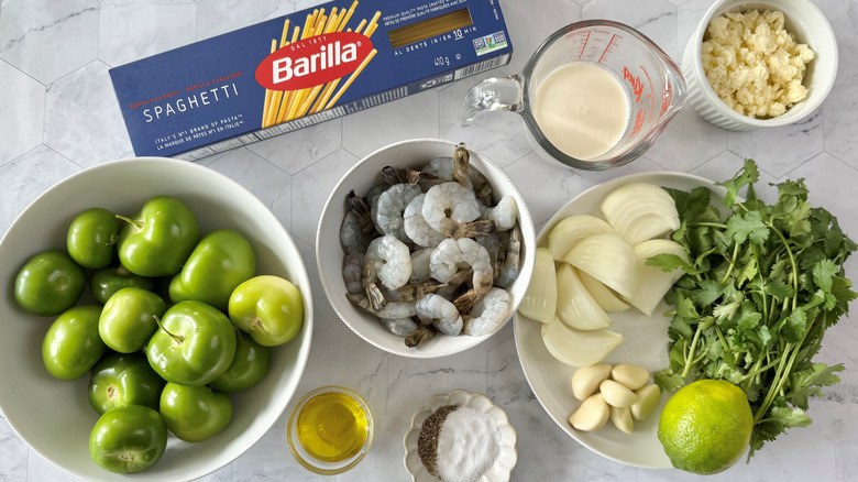 garlic prawn tomatillo spaghetti ingredients