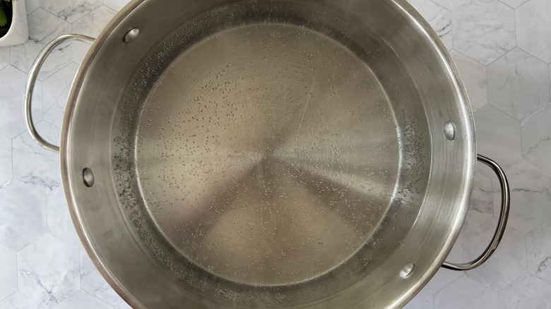 pot with water