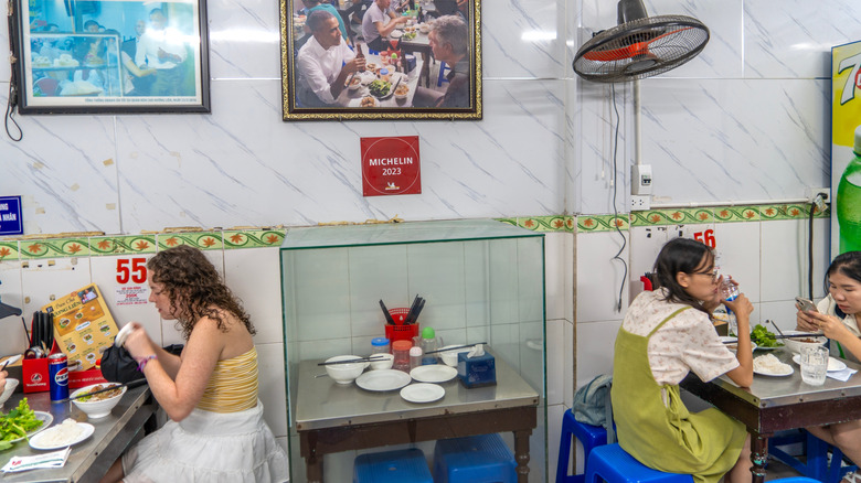 protected booth in Vietnam where Bourdain Obama ate