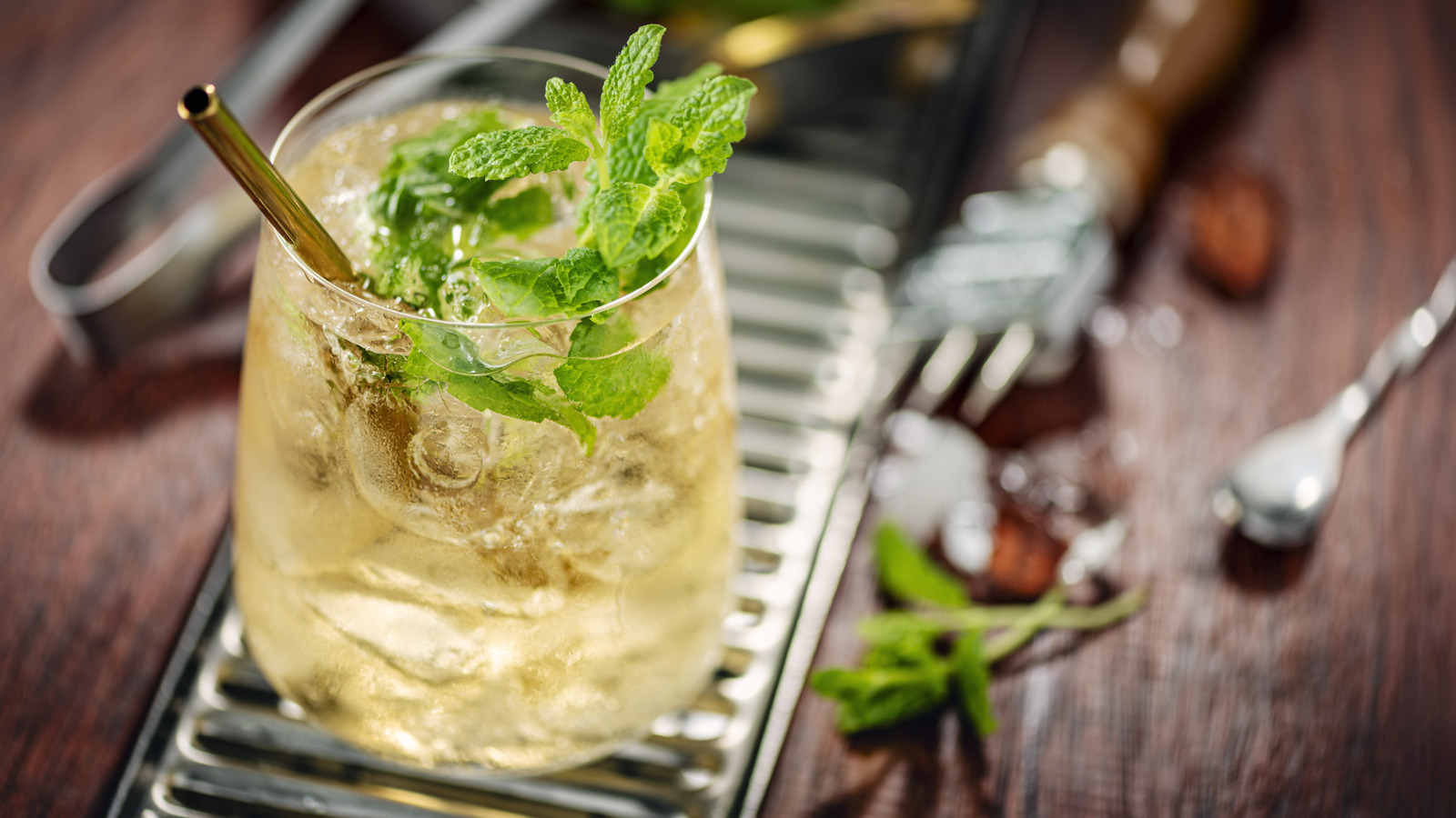How Mint Juleps Became A Classic Cocktail To Sip At The Kentucky Derby